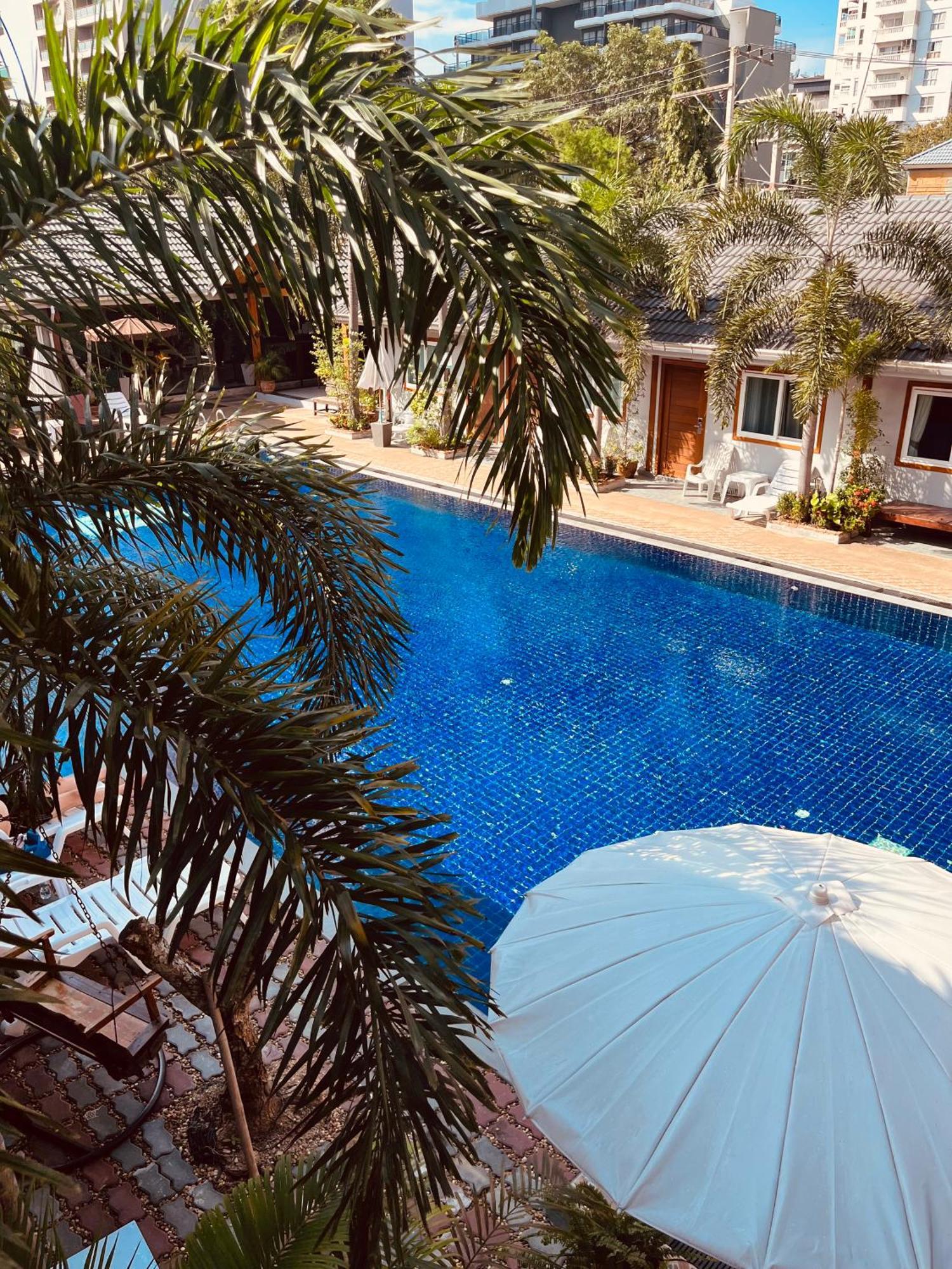 Paradise Land Resort Паттайя Экстерьер фото